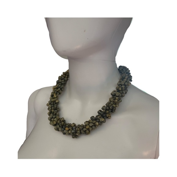 #5 Shell Necklace - Picture 2 of 5